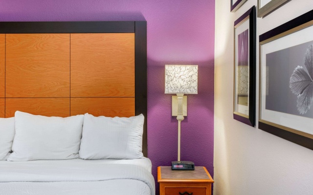 photo 5 of La Quinta Inn & Suites by Wyndham Raleigh Durham Intl AP