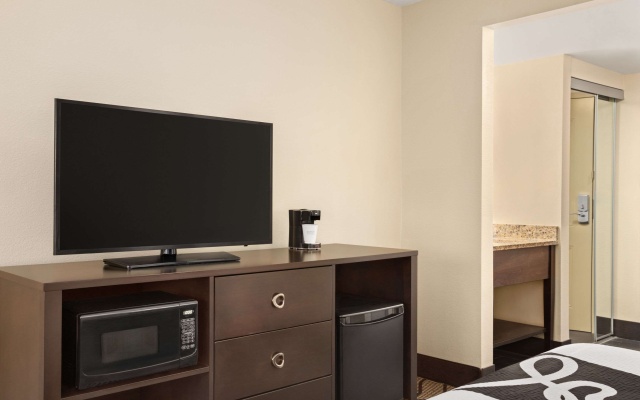 photo 4 of La Quinta Inn & Suites by Wyndham Richmond-Midlothian
