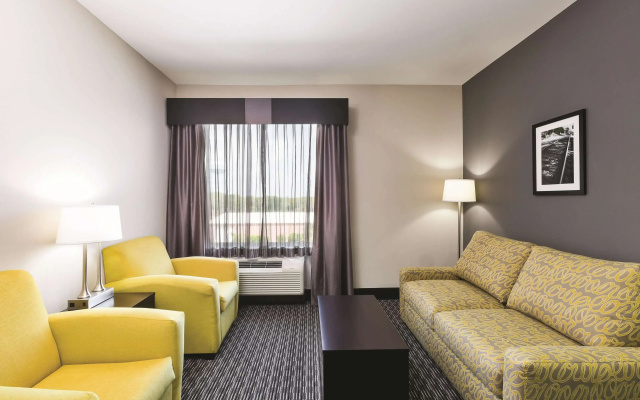 photo 5 of La Quinta Inn & Suites by Wyndham Rockport - Fulton