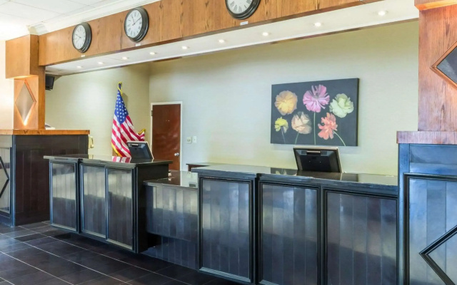 photo 4 of Clarion Hotel Somerset - New Brunswick
