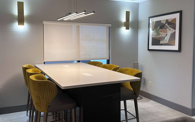 photo 2 of La Quinta Inn & Suites by Wyndham South Bend