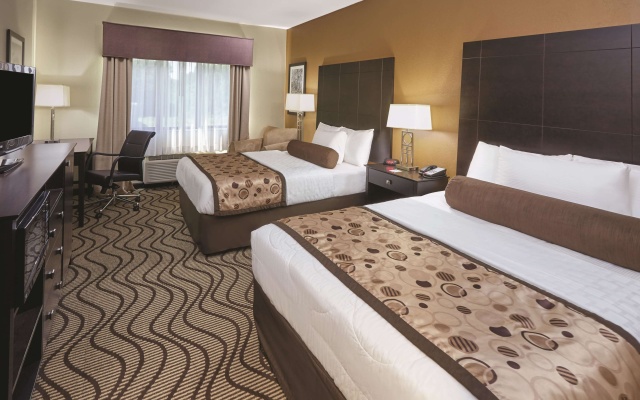 photo 4 of La Quinta Inn & Suites by Wyndham South Bend