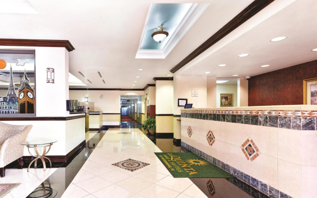 photo 2 of La Quinta Inn & Suites by Wyndham St. Petersburg Northeast