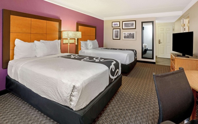 photo 3 of La Quinta Inn & Suites by Wyndham Tacoma - Seattle