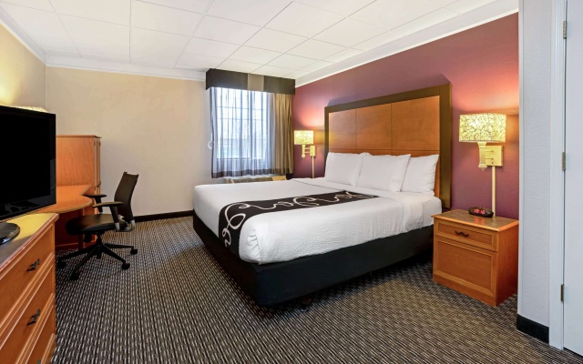photo 5 of La Quinta Inn & Suites by Wyndham Tacoma - Seattle