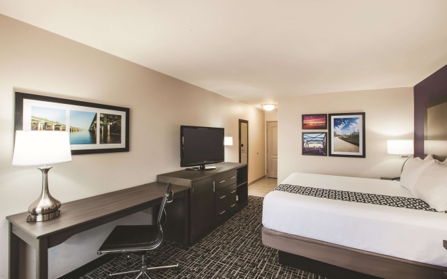 photo 5 of La Quinta Inn & Suites by Wyndham Walker - Denham Springs
