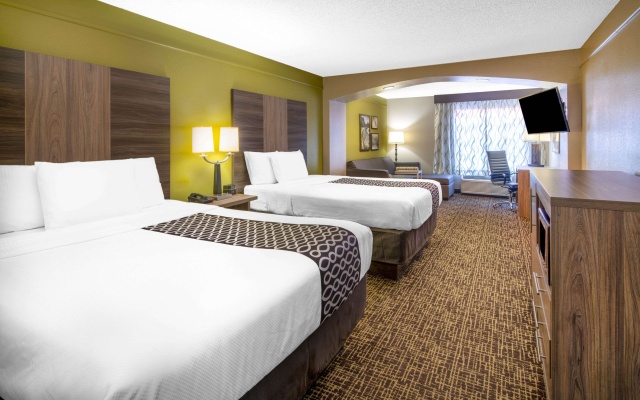 photo 2 of La Quinta Inn & Suites by Wyndham Atlanta Stockbridge