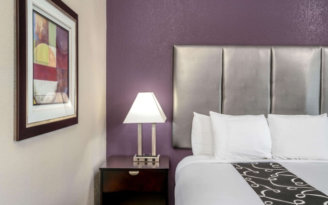 photo 4 of La Quinta Inn & Suites by Wyndham Canton MS