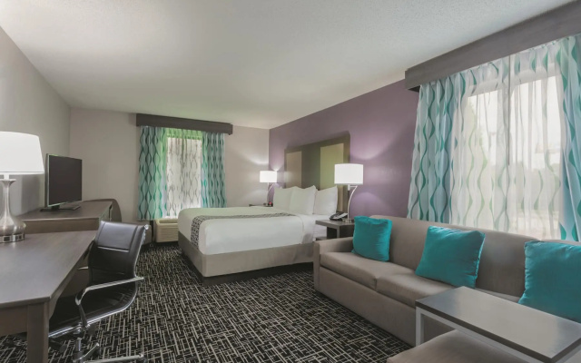 photo 5 of La Quinta Inn & Suites by Wyndham Covington