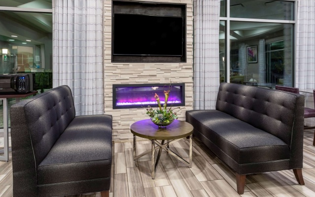 photo 2 of La Quinta Inn & Suites by Wyndham Denver Boulder-Louisville