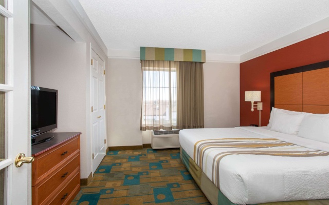 photo 5 of La Quinta Inn & Suites by Wyndham Denver Southwest Lakewood
