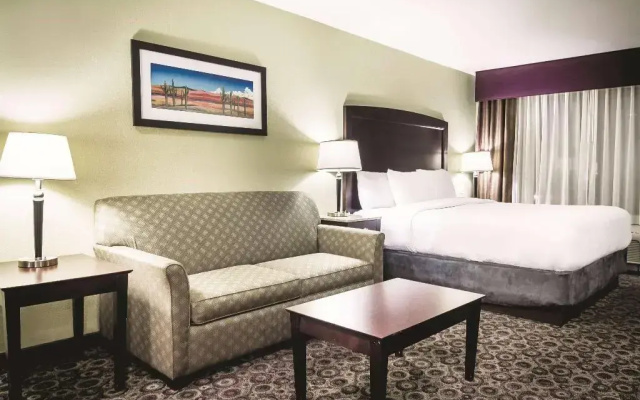 photo 4 of LA QUINTA INN & SUITES BY WYNDHAM LAS VEGAS AIRPORT SOUTH