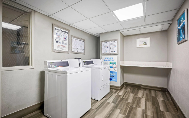 photo 3 of La Quinta Inn & Suites by Wyndham Miami Airport West