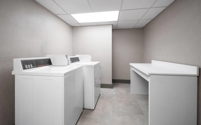 photo 3 of La Quinta Inn & Suites by Wyndham Raleigh Cary