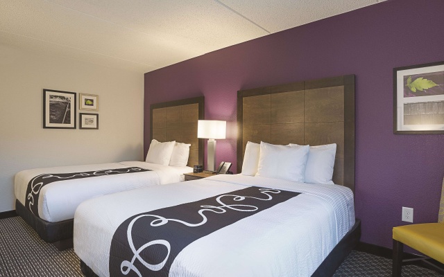 photo 5 of La Quinta Inn & Suites by Wyndham Baltimore BWI Airport
