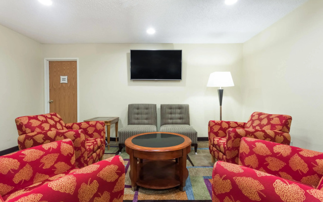 photo 4 of Days Inn & Suites by Wyndham Bloomington/Normal IL