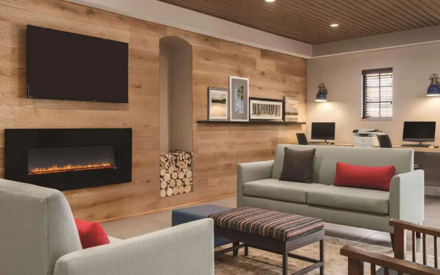 photo 2 of Country Inn & Suites by Radisson, Hoffman Estates, IL