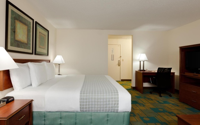 photo 2 of La Quinta Inn by Wyndham Chicago Willowbrook