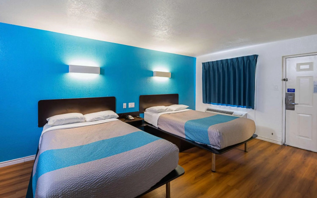 photo 5 of Motel 6 Grand Prairie, TX - Interstate 30