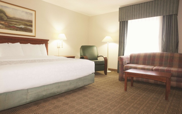 photo 4 of La Quinta Inn by Wyndham Detroit Canton