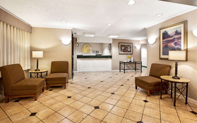 photo 5 of La Quinta Inn by Wyndham Detroit Canton