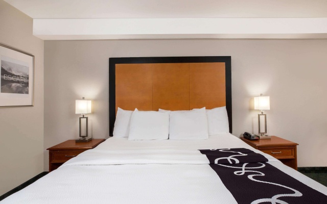 photo 3 of La Quinta Inn by Wyndham Everett