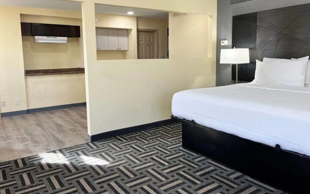 photo 3 of Baymont by Wyndham Indianapolis Airport Lynhurst