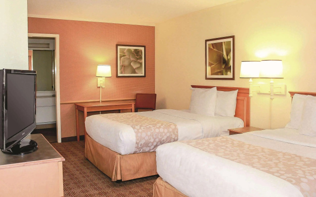 photo 4 of Econo Lodge