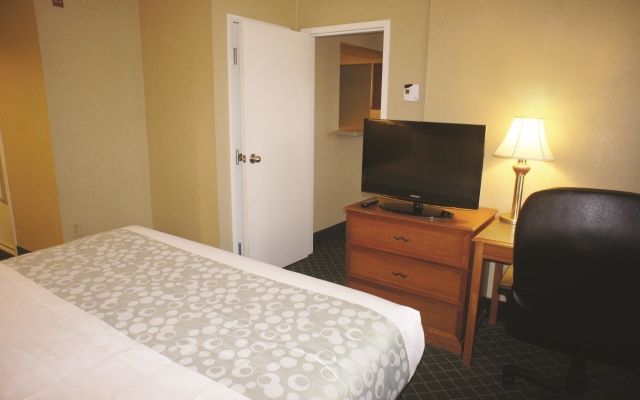 photo 2 of Comfort Inn Boston Milford