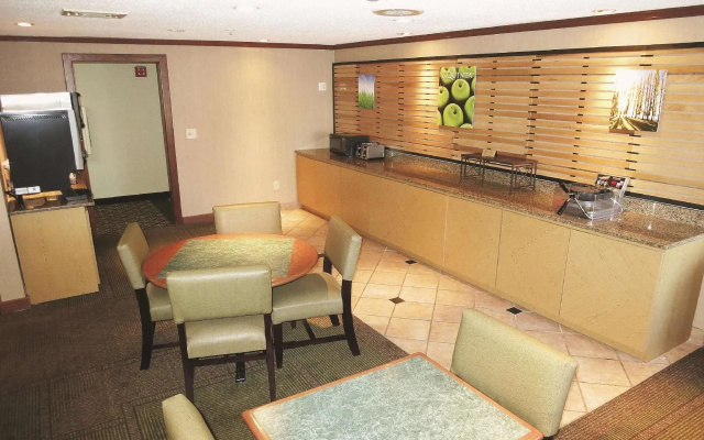 photo 2 of La Quinta Inn Milwaukee West Brookfield