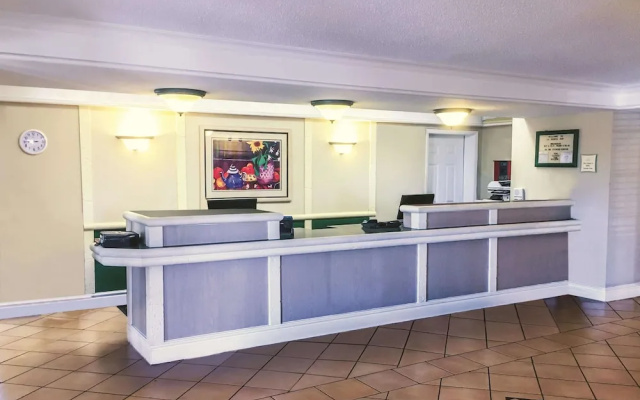 photo 2 of La Quinta Inn Moline Airport