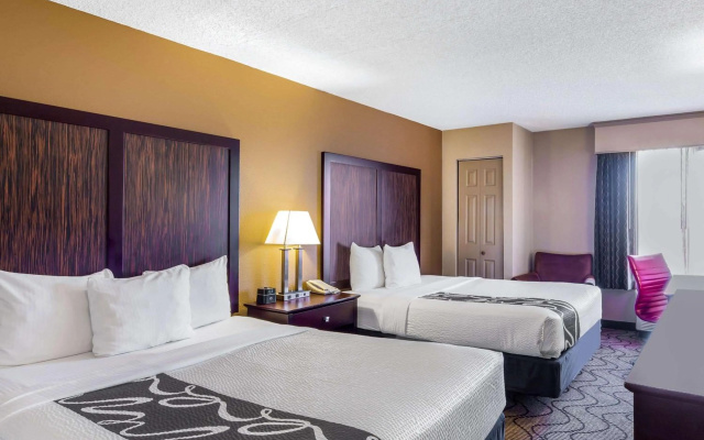 photo 5 of La Quinta Inn & Suites by Wyndham Oakland Airport Coliseum