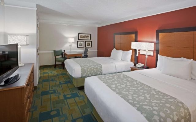 photo 3 of La Quinta Inn by Wyndham Phoenix Sky Harbor Airport