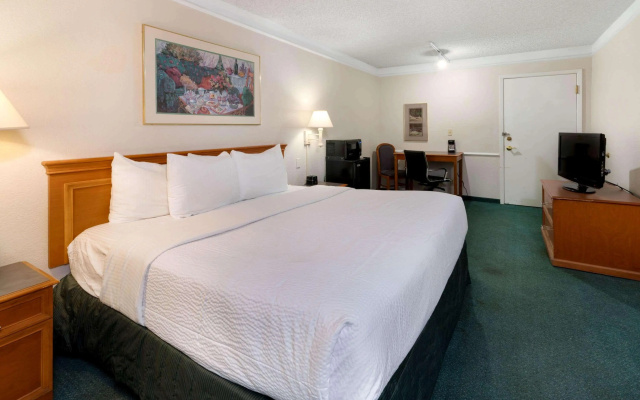 photo 5 of Motel 6 Phoenix, AZ - Midtown