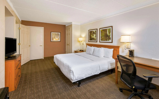 photo 4 of La Quinta Inn by Wyndham San Antonio Market Square