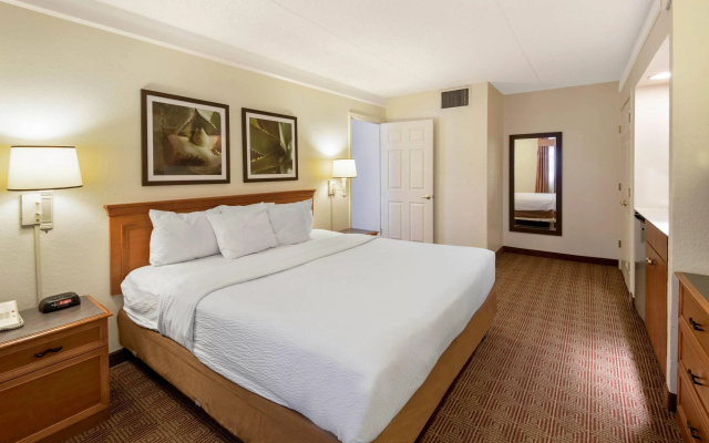 photo 5 of La Quinta Inn by Wyndham San Antonio Market Square