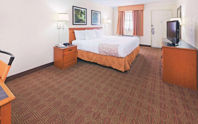 photo 4 of Super 8 by Wyndham San Antonio Near SeaWorld Ingram Park