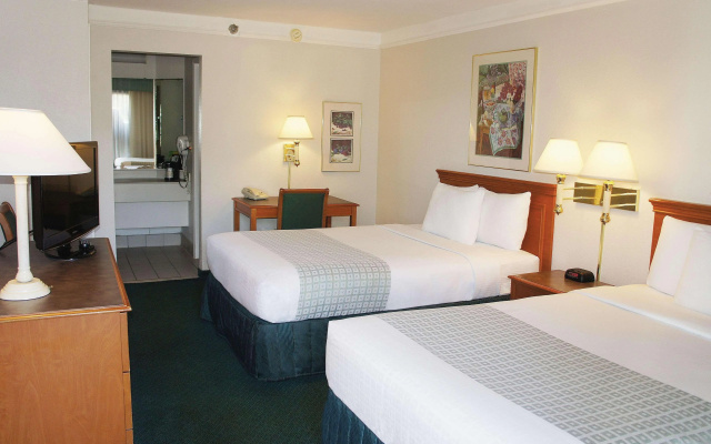 photo 3 of Super 8 by Wyndham Savannah