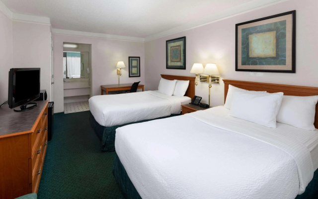 photo 5 of Super 8 by Wyndham Savannah