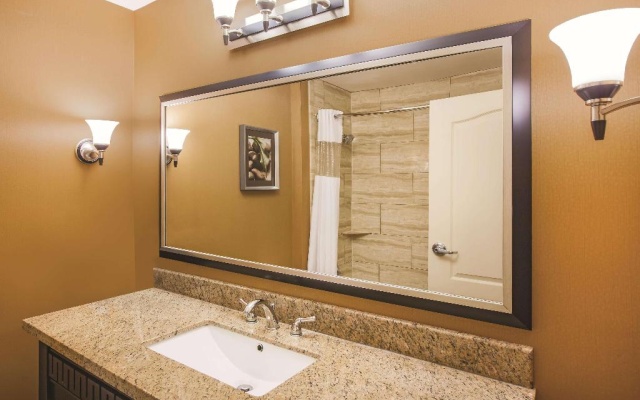 photo 3 of LA QUINTA INN & SUITES ALLEN AT THE VILLAGE