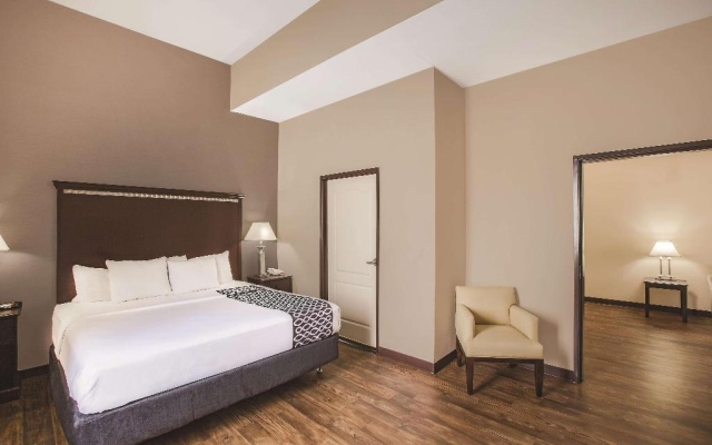 photo 5 of LA QUINTA INN & SUITES ALLEN AT THE VILLAGE