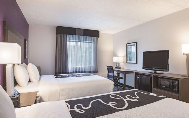 photo 4 of La Quinta Inn & Suites Baltimore BWI Airport