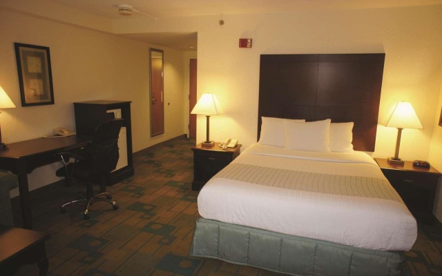 photo 4 of La Quinta Inn And Suites Boston-Somerville