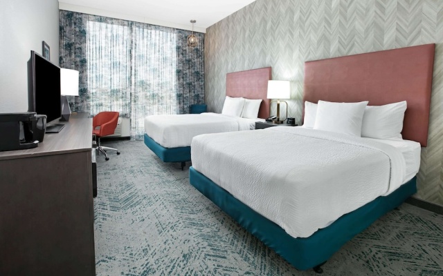 photo 3 of La Quinta Inn & Suites by Wyndham DFW West-Glade-Parks