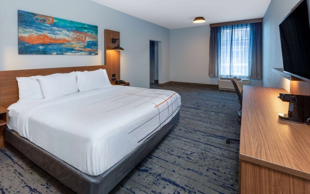 photo 5 of La Quinta Inn & Suites by Wyndham Dallas - Frisco Stadium