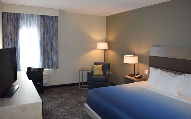 photo 3 of La Quinta Inn & Suites by Wyndham Middletown-Goshen