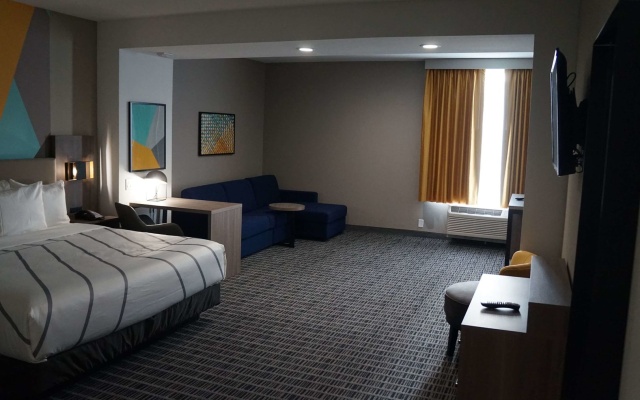 photo 2 of La Quinta Inn & Suites by Wyndham Richmond-Sugarland