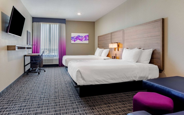 photo 4 of La Quinta Inn & Suites by Wyndham San Antonio Alamo City