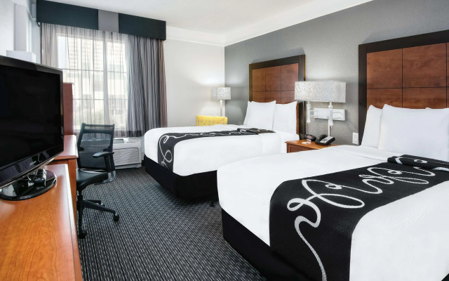 photo 4 of La Quinta Inn & Suites by Wyndham San Antonio Riverwalk