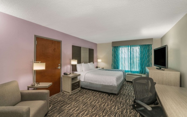 photo 3 of La Quinta Inn & Suites Clarksville